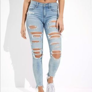 High rise black wash American eagle jegging with rips